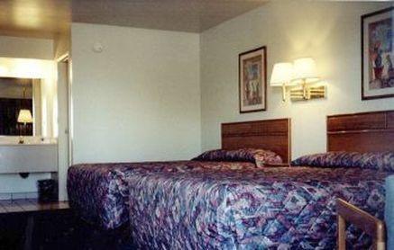 Americas Best Value Inn Нийдълс Стая снимка
