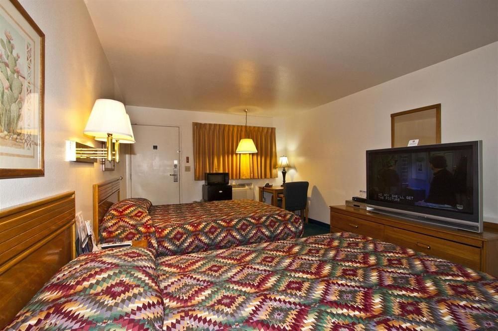 Americas Best Value Inn Нийдълс Екстериор снимка