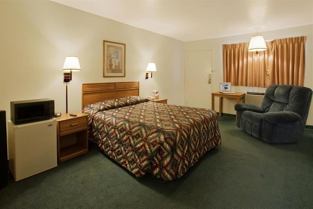 Americas Best Value Inn Нийдълс Екстериор снимка