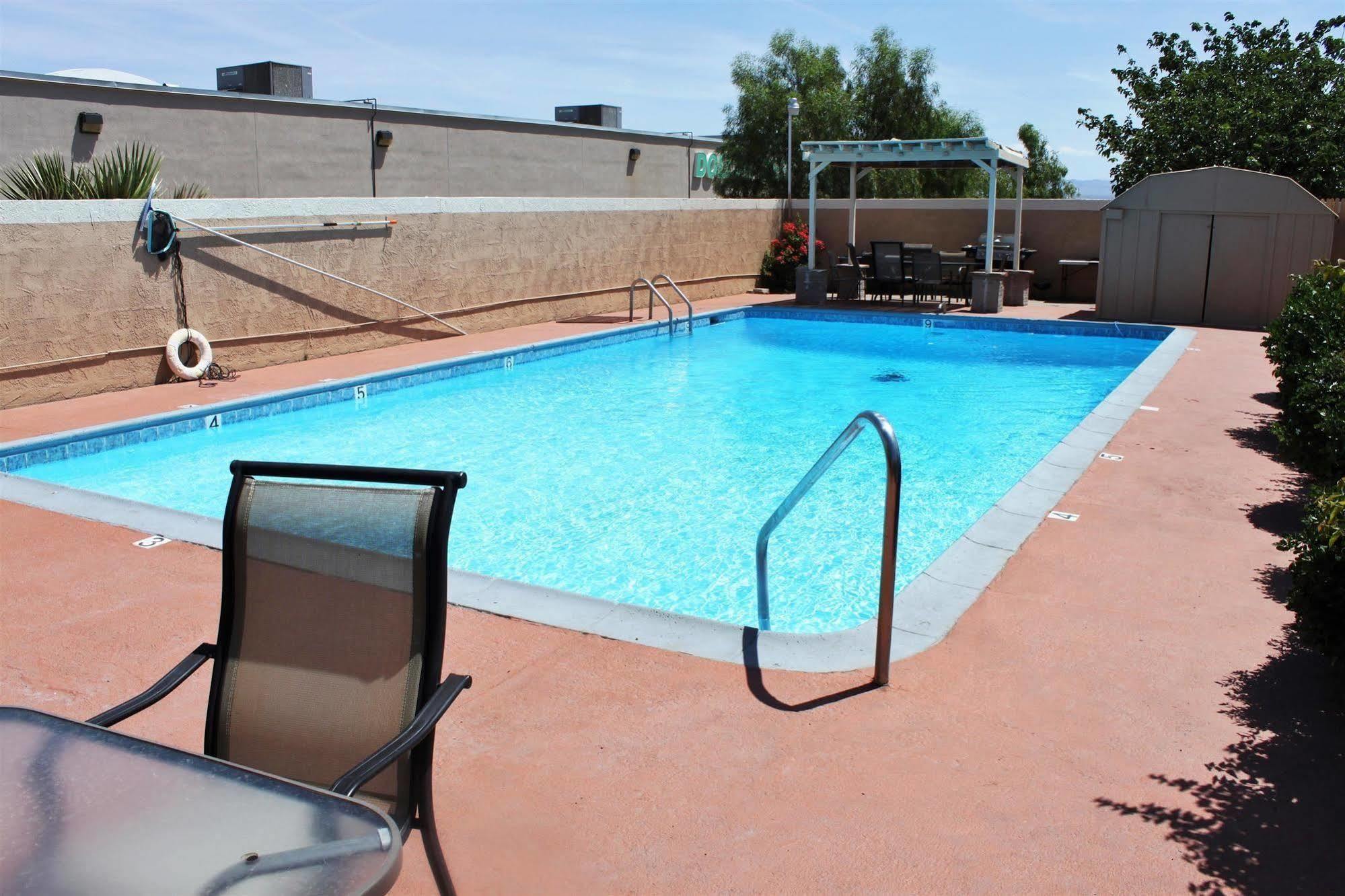 Americas Best Value Inn Нийдълс Екстериор снимка