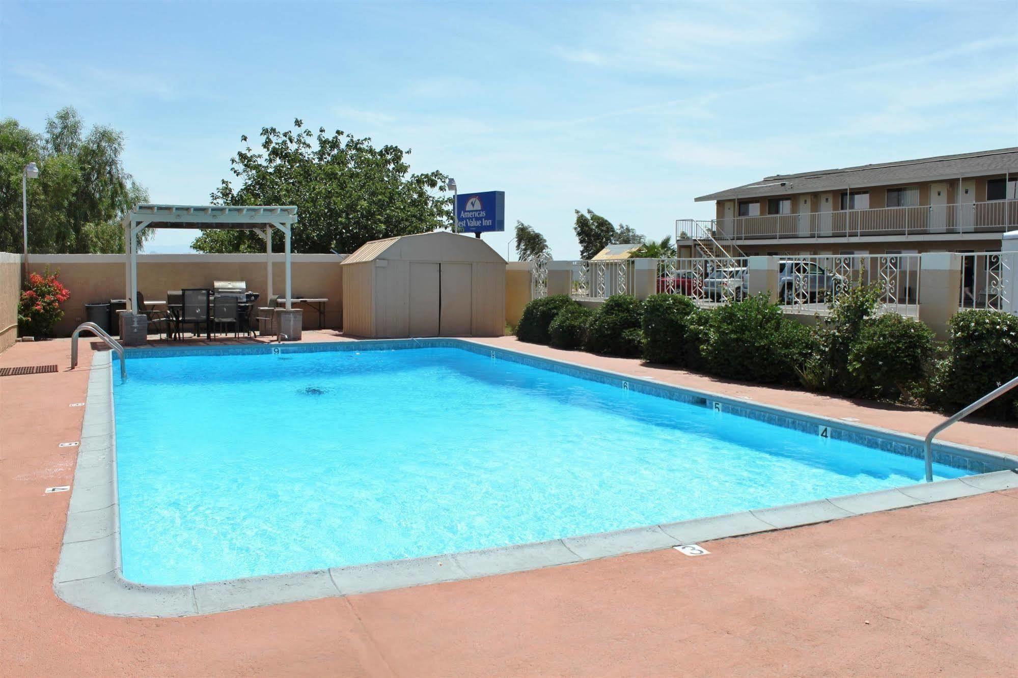Americas Best Value Inn Нийдълс Екстериор снимка