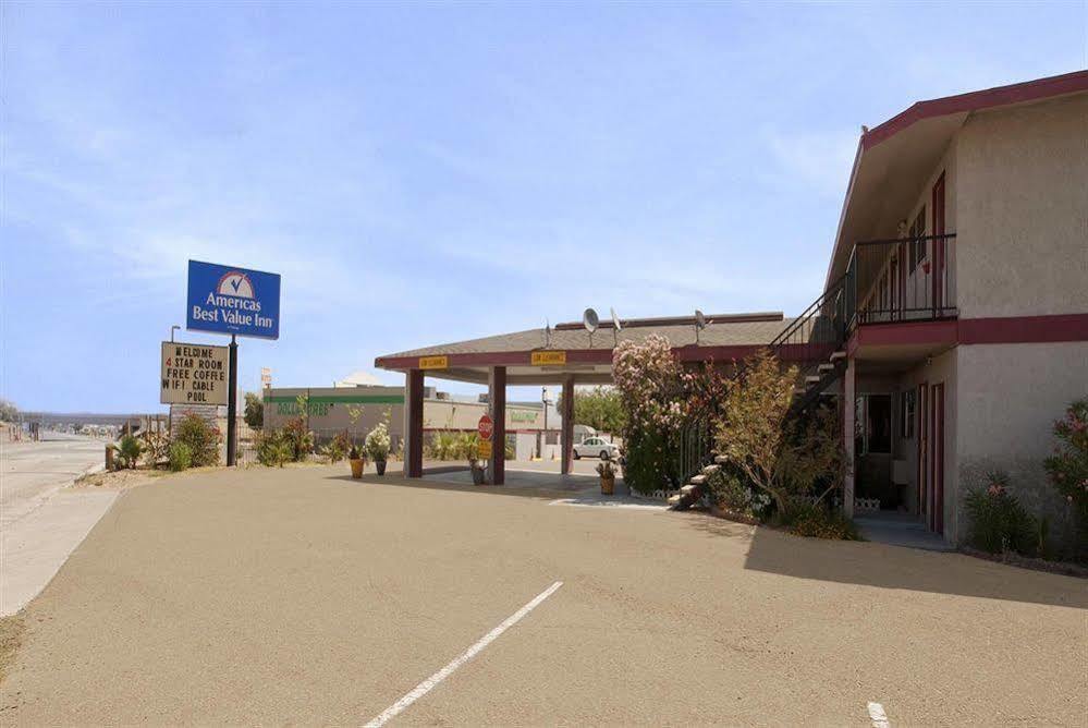 Americas Best Value Inn Нийдълс Екстериор снимка